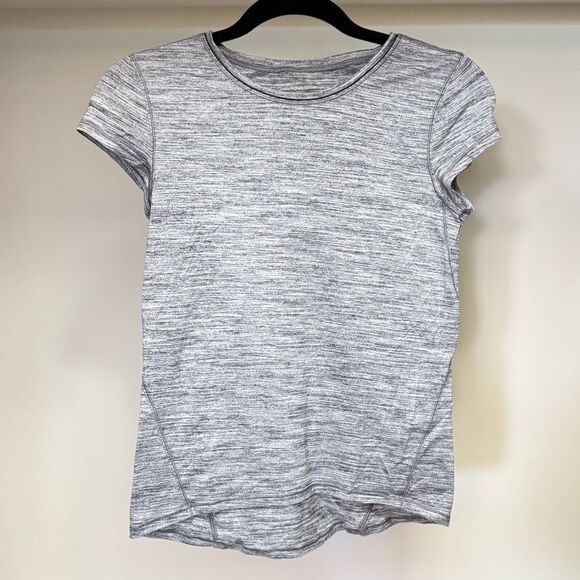 Lululemon t-shirt - size 2 - Picture 1 of 3